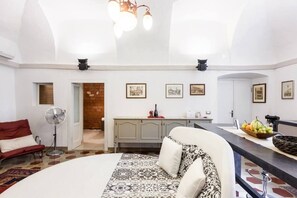 1 bedroom, in-room safe, iron/ironing board, free WiFi