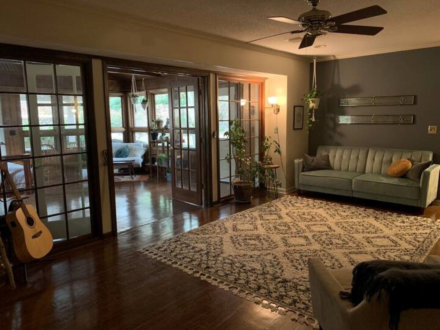 Peaceful Family Getaway just minutes from Square