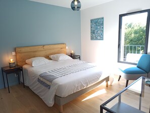 4 habitaciones, tabla de planchar con plancha, wifi y ropa de cama 