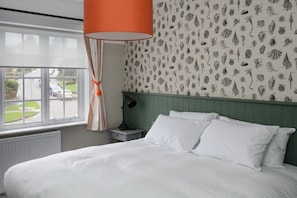 Chambre classique avec lits jumeaux, salle de bain attenante