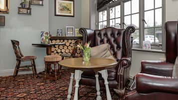 Habitación clásica con 2 camas individuales, baño en la habitación