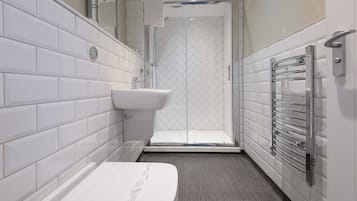 Classic Double or Twin Room, Ensuite | Bathroom