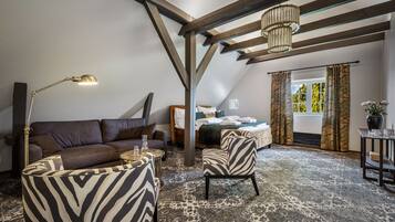 Troldhaug-suite | Decoración personalizada, muebles diferentes y wifi gratis