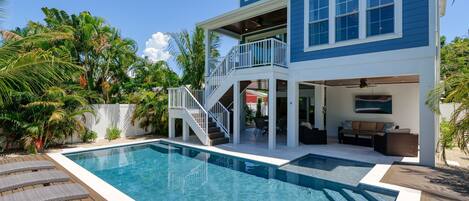 Een verwarmd zwembad