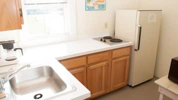 Réfrigérateur, micro-ondes, plaque de cuisson, cafetiÚre/bouilloire