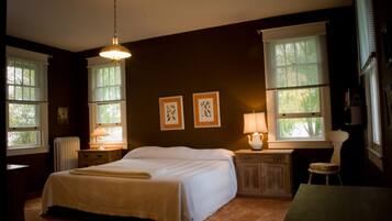 6 bedrooms, iron/ironing board, bed sheets