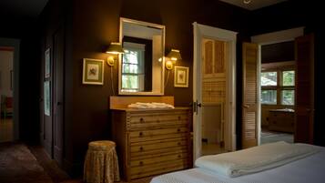 6 bedrooms, iron/ironing board, bed sheets