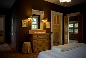 6 bedrooms, iron/ironing board, bed sheets