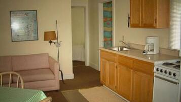 Baby-foot, table de tennis de table, livres