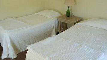 3 bedrooms, iron/ironing board, bed sheets