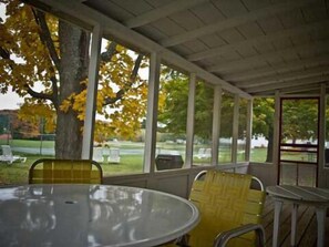 Dining - Fountain Point - Cottage 18 (Lake Leelanau)