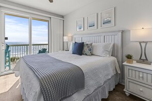 3 bedrooms, desk, iron/ironing board, free WiFi - Calypso 408 Beachfront at Pier Park. 2 King bedrooms, 4th floor, VIP Beach Svc! (Panama City Beach)