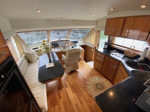 Fridge, microwave, oven, stovetop - Stay on a 60ft Yacht in Miami with a Jet SKI (Aventura)