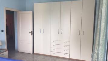 2 chambres, fer et planche Ă  repasser, Wi-Fi, draps fournis