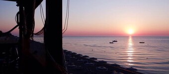 Family apartment a stone's throw from the sea.