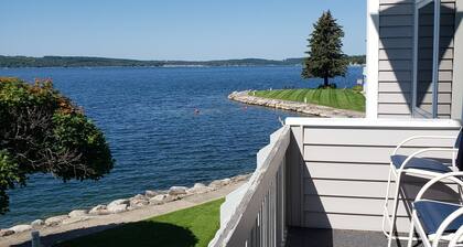Landings Condo, Upper Unit, Fabulous Views over Lake Charlevoix / Boyne City