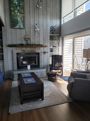 Een smart-tv en een open haard