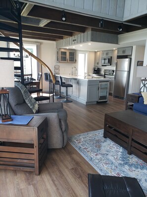 Smart TV, fireplace - Landings Condo, Upper Unit, Fabulous Views over Lake Charlevoix / Boyne City (Boyne City)