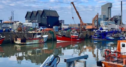 Beach Retreat with parking near the sea