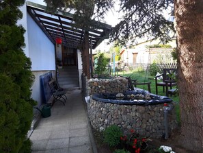 Terrace/patio - Vacation apartment, good location in the mining region Erzgebirge, mountain town Schneeberg (Schneeberg, Sachsen, Deutschland)