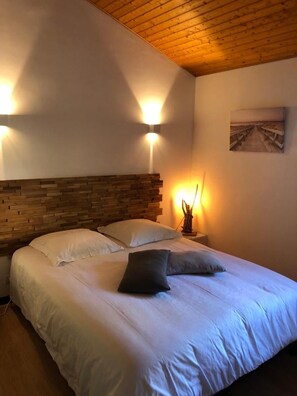 4 habitaciones, caja de seguridad en la habitación y escritorio 