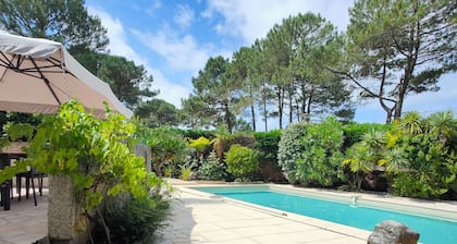 Air-conditioned "Carmen" villa with heated pool near the ocean
