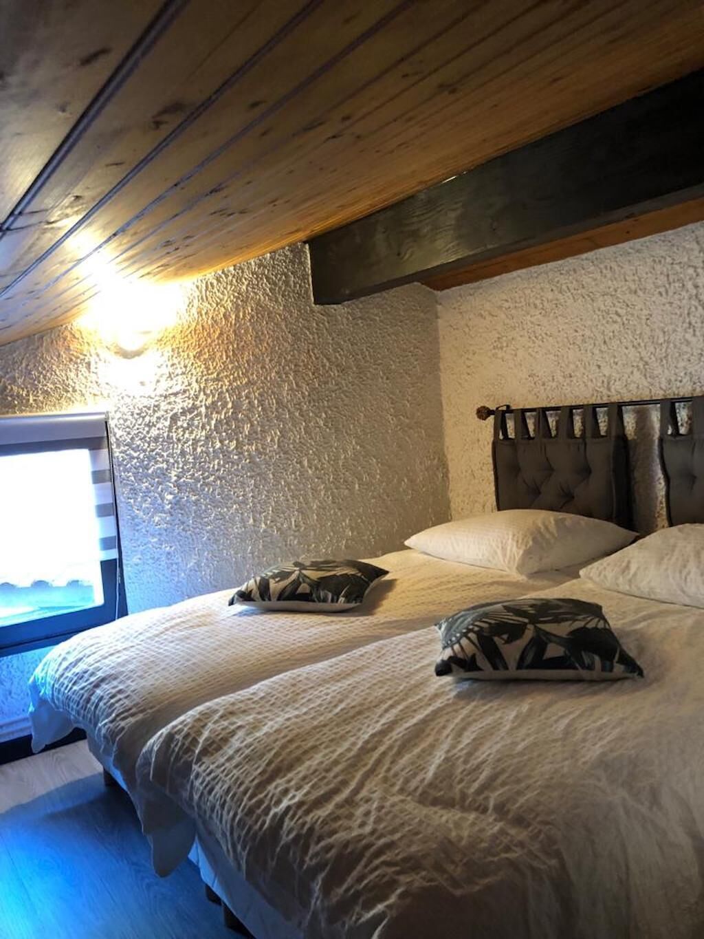 4 chambres, coffres-forts dans les chambres, bureau