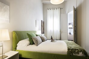 Een strijkplank/strijkijzer, gratis wifi, beddengoed