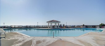 OCEANFRONT 2 BEDROOM CONDO, AMAZING VIEWS