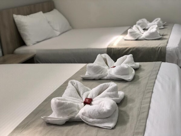 Standard Quadruple Room | Free WiFi, bed sheets - Hotel Pradera Plaza (Dosquebradas)