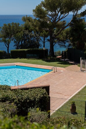 Pool - EXCEPTIONAL SETTING FACING THE SEA (Saint-Mandrier-sur-Mer)