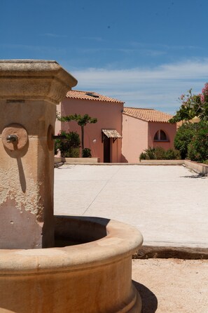 Property grounds - EXCEPTIONAL SETTING FACING THE SEA (Saint-Mandrier-sur-Mer)