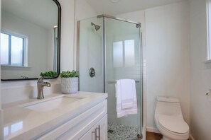Shower, hair dryer, towels - Pacific House #1 - Extreme Oceanfront (Oceanside)