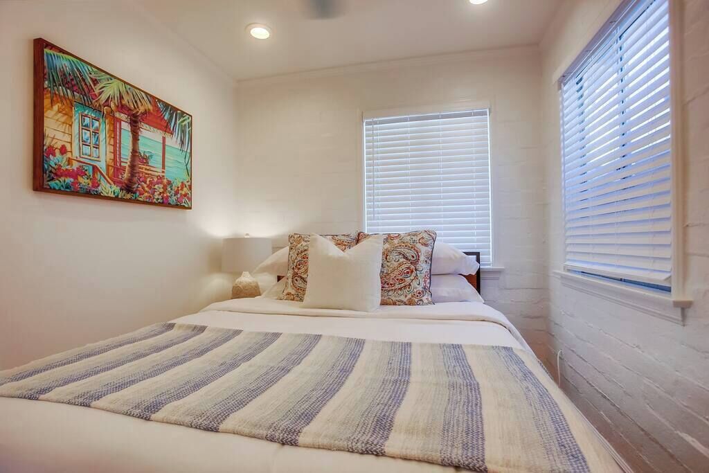 1 habitación, tabla de planchar con plancha, cuna de viaje y wifi 