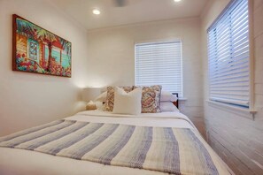 1 habitación, tabla de planchar con plancha, cuna de viaje y wifi 