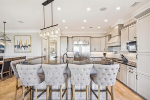 Fridge, microwave, oven, stovetop - Crown Royal - 7 BR Luxury Home w/Pool, Hot Tub, & Game Room (North Myrtle Beach)