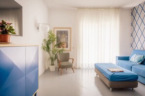 Smart TV - Luxury Design Home & Jacuzzi in Heart of Sorrento (Sorrento)