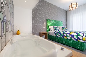 2 bedrooms, in-room safe, desk, iron/ironing board