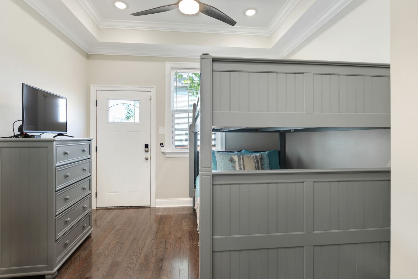 5 slaapkamers, een strijkplank/strijkijzer, wifi, beddengoed