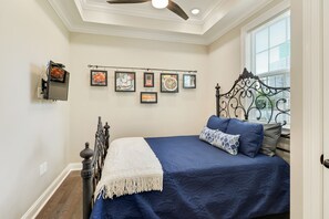 5 slaapkamers, een strijkplank/strijkijzer, wifi, beddengoed