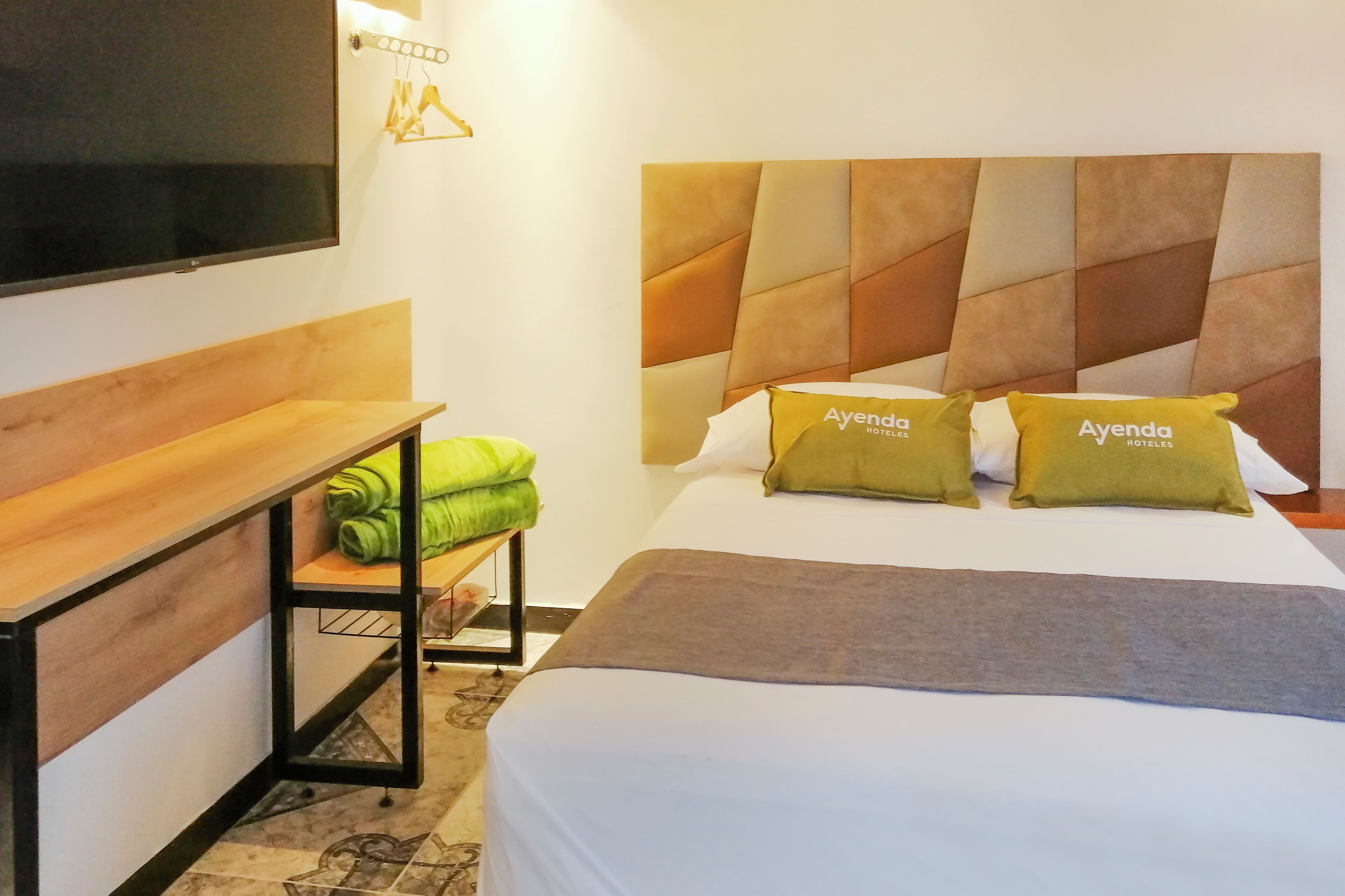 Hypo-allergenic bedding, free WiFi, bed sheets