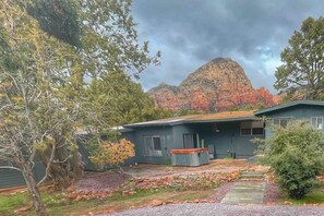 Exterior - Thundercat Ranch - Hot tub & Red rocks (Sedona)