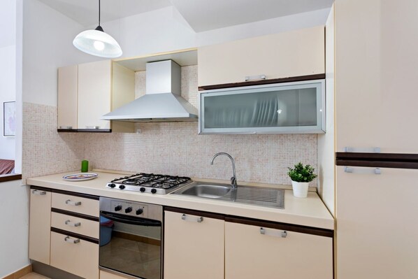 Refrigerador, horno, placa de cocina