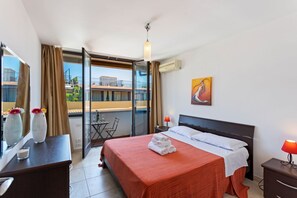 2 bedrooms, iron/ironing board, WiFi