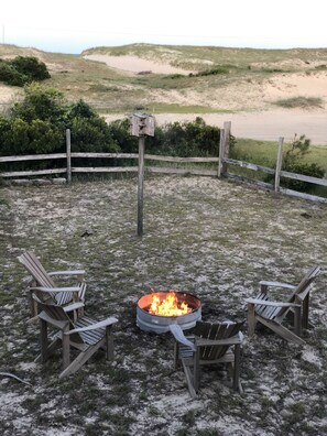 Property grounds - Book NOW! Dog friendly, partial Ocean View, 4x4 Area, Cozy Beach cottage . (Corolla)