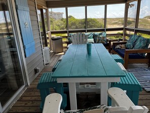 Dining - Book NOW! Dog friendly, partial Ocean View, 4x4 Area, Cozy Beach cottage . (Corolla)