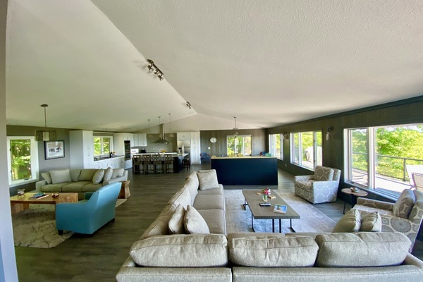 Smart TV, caminetto, tavolo da ping pong