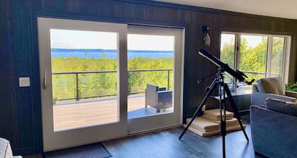 Harbor Springs/Petoskey Family Paradise with Panoramic views!