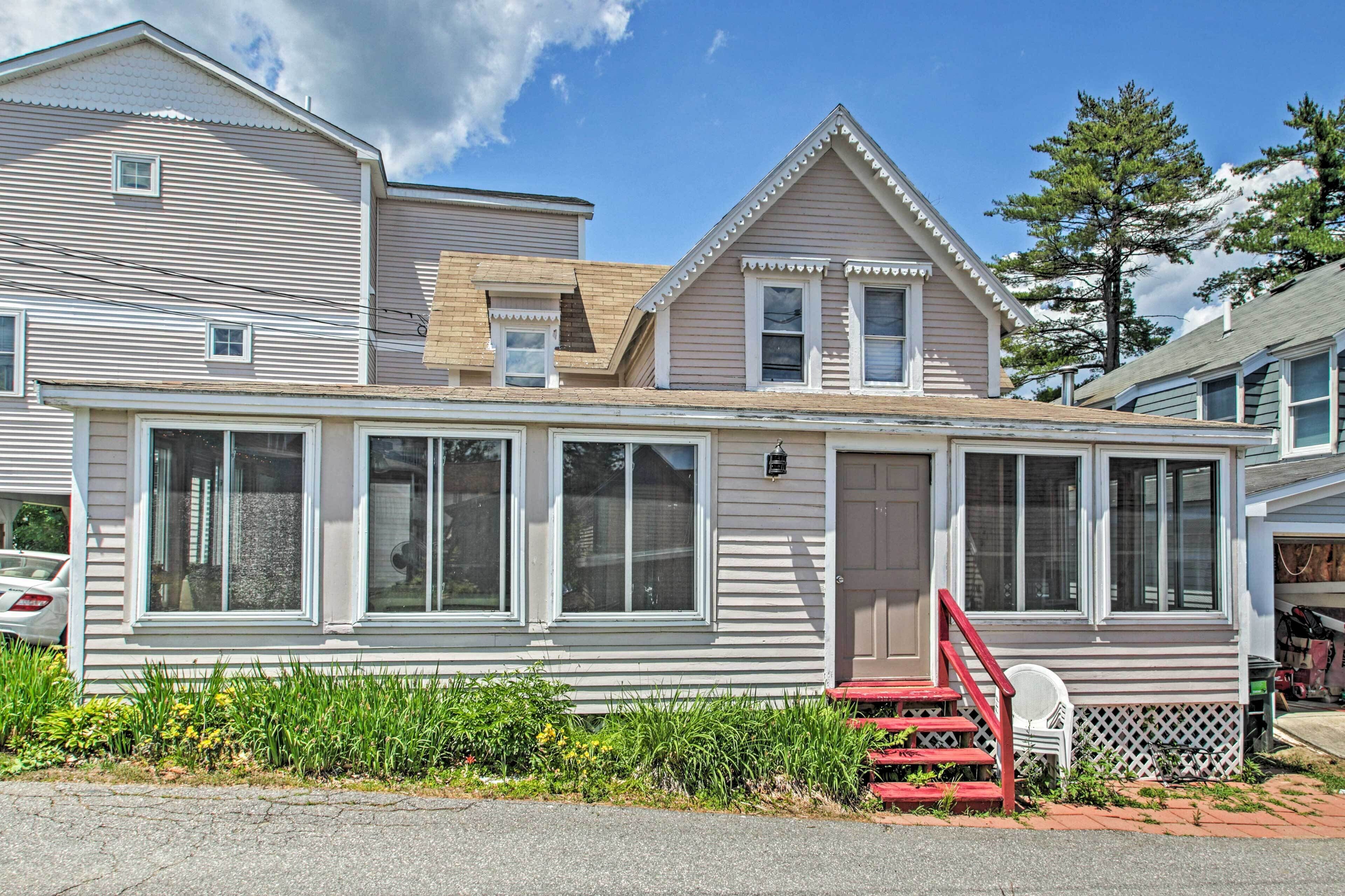 Bayside Weirs Beach Cottage < Half Mile to Pier!