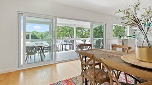 Dining - Luxury waterfront home boat and jest ski slip available! (Kingsland)